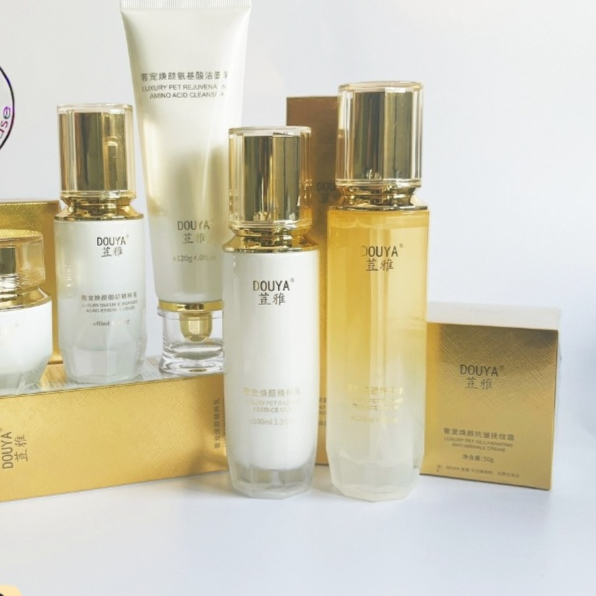 Skin care moisturizing cosmetics